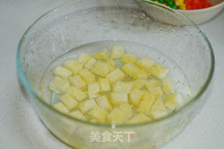 【虾仁菠萝饭】附快速便捷取菠萝肉方法的做法步骤:4