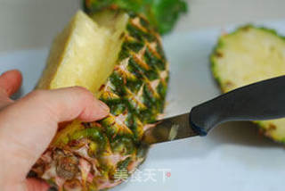 【虾仁菠萝饭】附快速便捷取菠萝肉方法的做法步骤:2