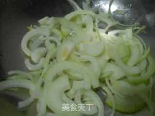 可口开胃的小菜——自制俄式酸黄瓜的做法步骤:2