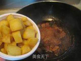 土豆炖牛肉的做法步骤:12