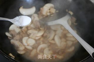 口蘑炒肉片的做法步骤：6