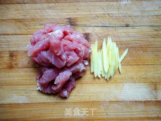 最最简单的家常面食-------青菜肉丝汤面的做法步骤:2