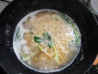 最最简单的家常面食-------青菜肉丝汤面的做法步骤:6
