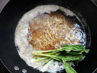 最最简单的家常面食-------青菜肉丝汤面的做法步骤:5