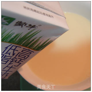 熊熊故事之熊熊也爱吃布丁----三色豆浆布丁的做法步骤：4