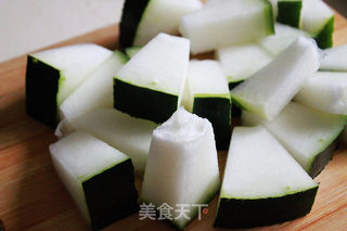 冬瓜薏米龙骨汤的做法步骤:2
