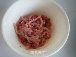 黄花菜木耳炒肉丝的做法步骤：2