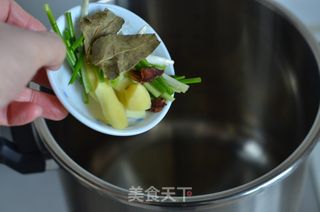 好吃易做的美容菜---肉皮小炒的做法步骤：6