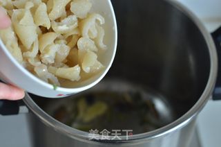 好吃易做的美容菜---肉皮小炒的做法步骤：7