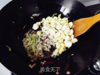 蚕豆肉末炒雪菜的做法步骤:4