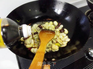 蚕豆肉末炒雪菜的做法步骤:6