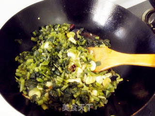 蚕豆肉末炒雪菜的做法步骤:7