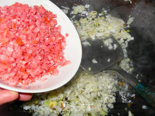 《缤纷炒饭》----剩饭的华丽转身的做法步骤:4