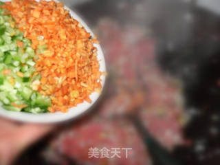 《缤纷炒饭》----剩饭的华丽转身的做法步骤:5