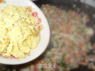 《缤纷炒饭》----剩饭的华丽转身的做法步骤:8