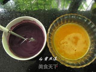 双色开花馒头的做法步骤:2