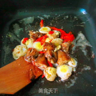 舌尖上的美味---鸡翅炒蛋的做法步骤:8