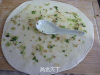 葱油饼的做法步骤:8