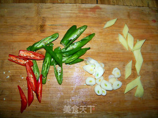 心蓝手制私房菜【香干回锅肉】——肉食动物不能错过的致命诱惑的做法步骤:2