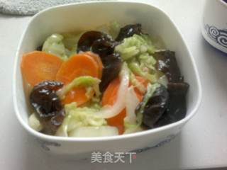 白菜炒木耳的做法步骤:4
