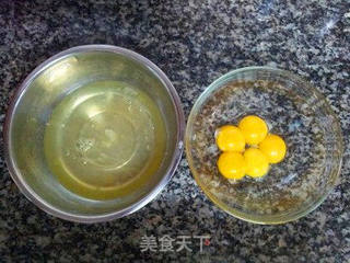 蓝莓戚风卷的做法步骤:2