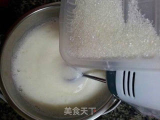 蓝莓戚风卷的做法步骤:8