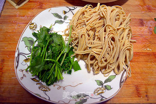 凉菜混搭之【金针菇拌豆皮】的做法步骤:2