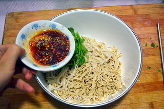 凉菜混搭之【金针菇拌豆皮】的做法步骤:6