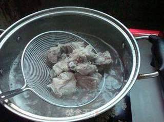 家常炖菜——排骨炖莲藕的做法步骤:2