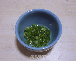 椒盐香葱花卷的做法步骤:2