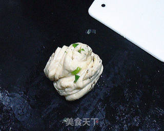 椒盐香葱花卷的做法步骤:11
