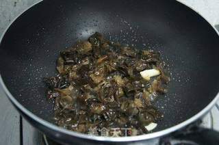 木耳炒山药的做法步骤:4