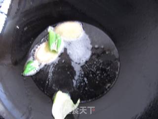 家常白菜豆芽炖大骨的做法步骤:3