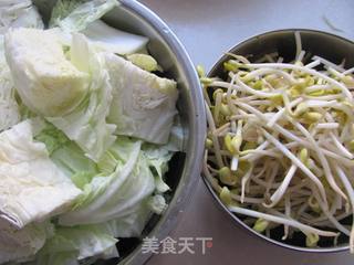 家常白菜豆芽炖大骨的做法步骤:2