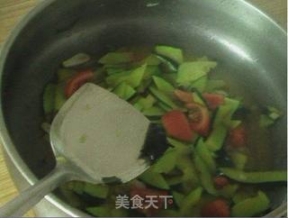 西红柿炒嫩南瓜的做法步骤:7
