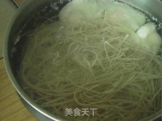 腊肉丝面条的做法步骤:6