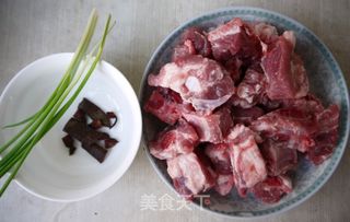 糖醋排骨的做法步骤：1
