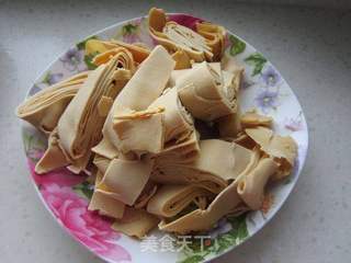 杭椒炒臭千张的做法步骤:2