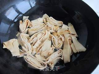 杭椒炒臭千张的做法步骤:4