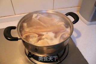 美容佳品：满是胶原蛋白的肉皮冻的做法步骤：1