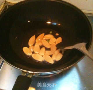 红萝卜丝炒鸡肉肠的做法步骤:4