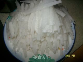冬天的萝卜赛人参——素炒白萝卜丝的做法步骤:2