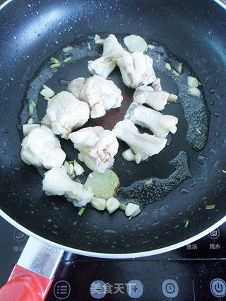 【冬日里的开胃菜】飘香鸡块烩丸子的做法步骤:8