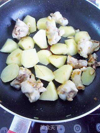 【冬日里的开胃菜】飘香鸡块烩丸子的做法步骤:9