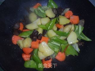 土豆烧牛肉的做法步骤：5