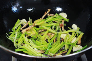 芹菜香干炒肉片的做法步骤:5