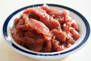 芹菜香干炒肉片的做法步骤:2