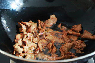 芹菜香干炒肉片的做法步骤:4