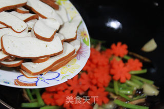 芹菜香干炒肉片的做法步骤:7