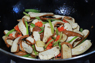 芹菜香干炒肉片的做法步骤:8